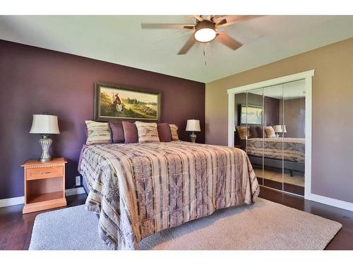 122 1 Avenue, Stirling, AB - Indoor Photo Showing Bedroom