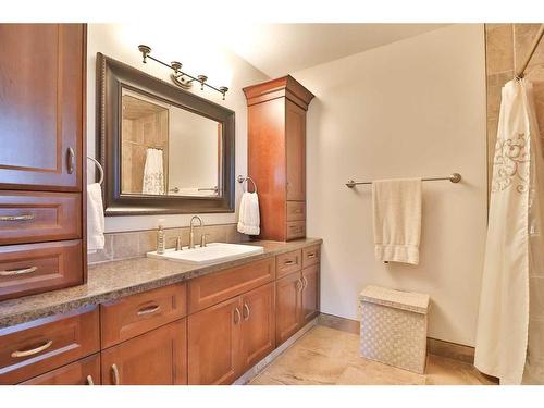 122 1 Avenue, Stirling, AB - Indoor Photo Showing Bathroom