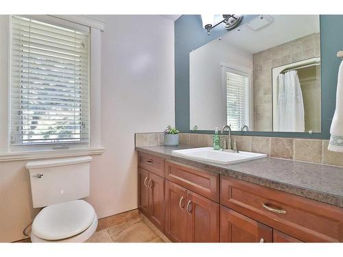 122 1 Avenue, Stirling, AB - Indoor Photo Showing Bathroom