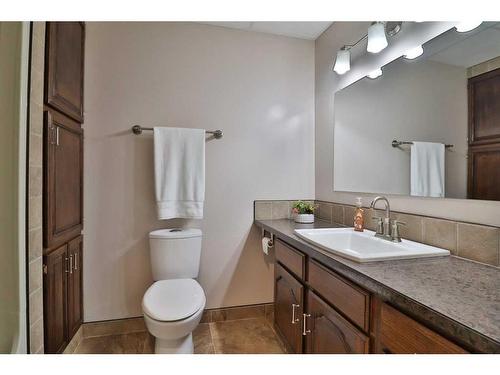 122 1 Avenue, Stirling, AB - Indoor Photo Showing Bathroom