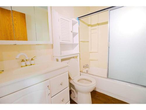 1114 John Avenue, Pincher Creek, AB - Indoor Photo Showing Bathroom