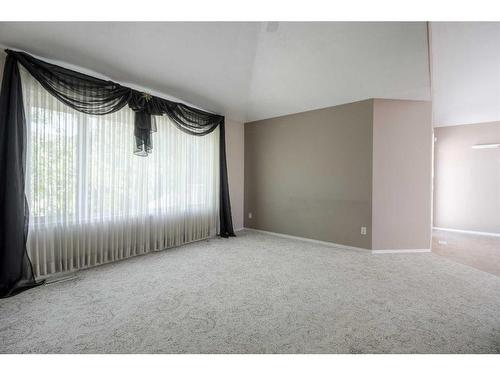 366 Fairmont Boulevard South, Lethbridge, AB - Indoor