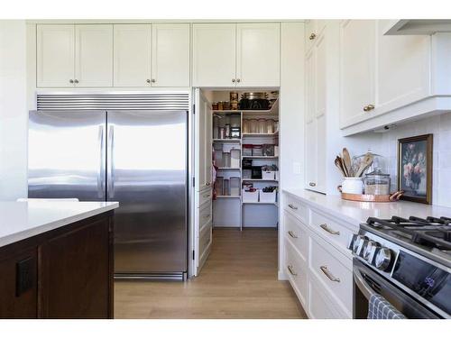 363 Church Avenue, Raymond, AB - Indoor Photo Showing Kitchen