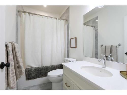 363 Church Avenue, Raymond, AB - Indoor Photo Showing Bathroom