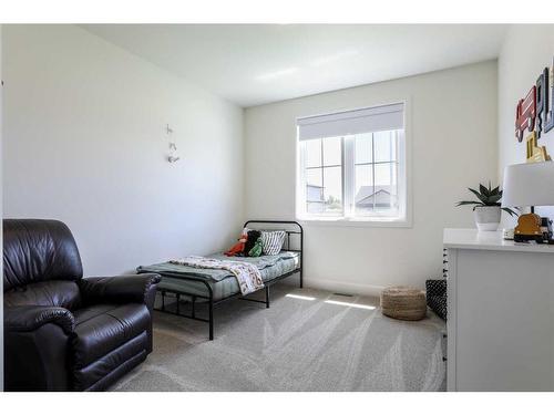 363 Church Avenue, Raymond, AB - Indoor Photo Showing Bedroom