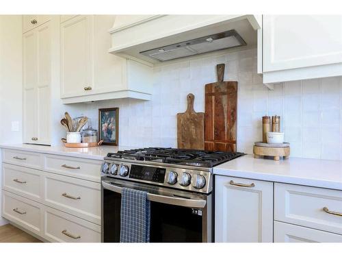 363 Church Avenue, Raymond, AB - Indoor Photo Showing Kitchen