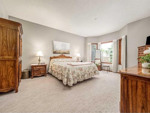 16-50 Fairmont Boulevard South, Lethbridge, AB - Indoor Photo Showing Bedroom