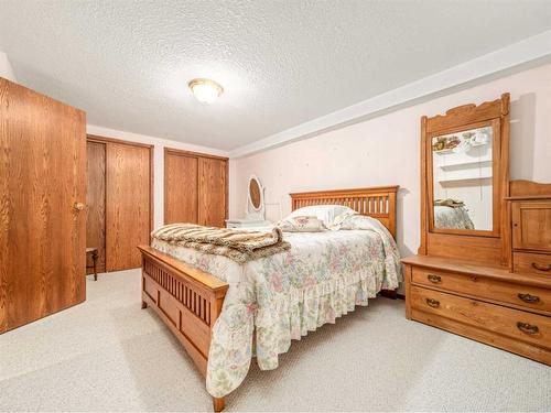 16-50 Fairmont Boulevard South, Lethbridge, AB - Indoor Photo Showing Bedroom