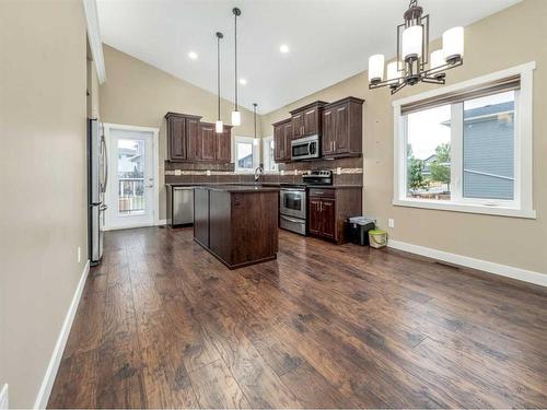 38 Country Meadows Boulevard West, Lethbridge, AB - Indoor Photo Showing Kitchen With Upgraded Kitchen