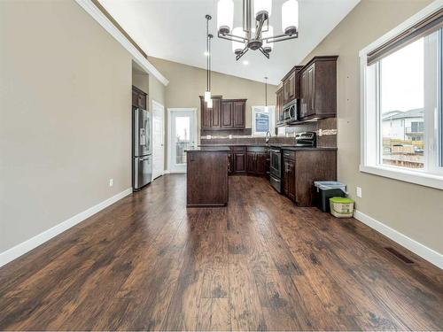 38 Country Meadows Boulevard West, Lethbridge, AB - Indoor Photo Showing Kitchen