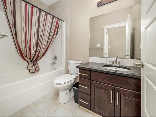38 Country Meadows Boulevard West, Lethbridge, AB - Indoor Photo Showing Bathroom