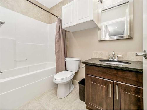 38 Country Meadows Boulevard West, Lethbridge, AB - Indoor Photo Showing Bathroom