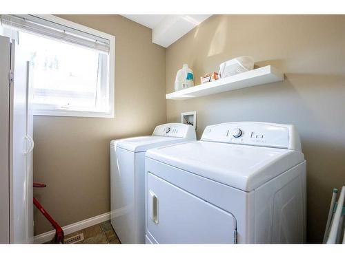 382 Heritage Boulevard West, Lethbridge, AB - Indoor Photo Showing Laundry Room