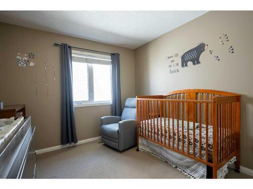 382 Heritage Boulevard West, Lethbridge, AB - Indoor Photo Showing Bedroom