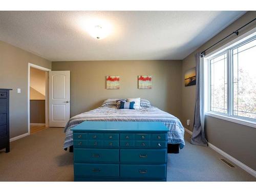 382 Heritage Boulevard West, Lethbridge, AB - Indoor Photo Showing Bedroom