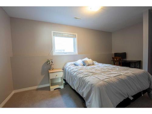 382 Heritage Boulevard West, Lethbridge, AB - Indoor Photo Showing Bedroom