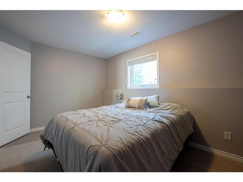 382 Heritage Boulevard West, Lethbridge, AB - Indoor Photo Showing Bedroom