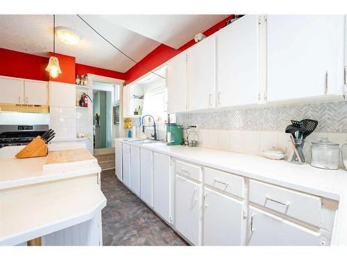 347 18 Street, Fort Macleod, AB - Indoor Photo Showing Kitchen