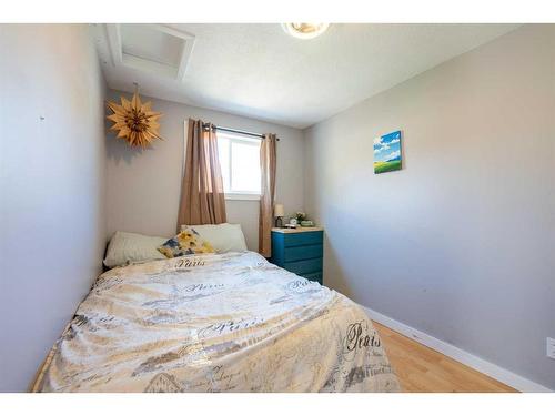 347 18 Street, Fort Macleod, AB - Indoor Photo Showing Bedroom