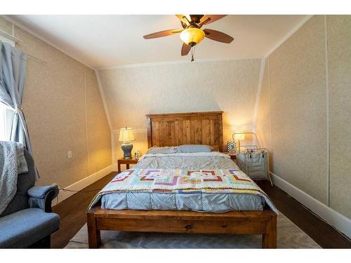 347 18 Street, Fort Macleod, AB - Indoor Photo Showing Bedroom