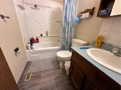 213 Stafford Bay North, Lethbridge, AB - Indoor Photo Showing Bathroom