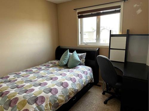 273 Keystone Lane West, Lethbridge, AB - Indoor Photo Showing Bedroom