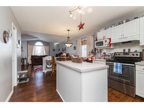 96 Chilcotin Road West, Lethbridge, AB - Indoor Photo Showing Kitchen