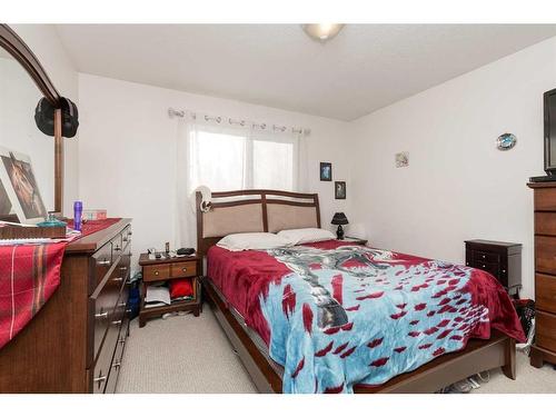 96 Chilcotin Road West, Lethbridge, AB - Indoor Photo Showing Bedroom