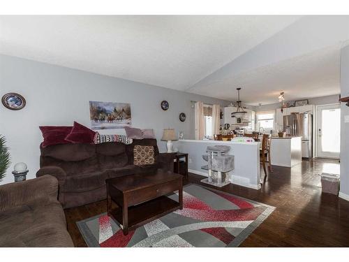 96 Chilcotin Road West, Lethbridge, AB - Indoor Photo Showing Living Room