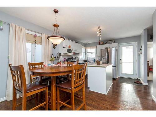 96 Chilcotin Road West, Lethbridge, AB - Indoor Photo Showing Dining Room