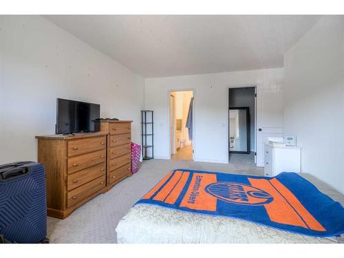 6-6 Canyon Court West, Lethbridge, AB - Indoor Photo Showing Bedroom