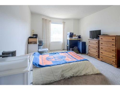 6-6 Canyon Court West, Lethbridge, AB - Indoor Photo Showing Bedroom