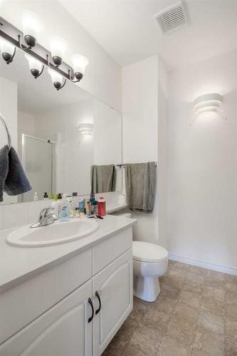 6-6 Canyon Court West, Lethbridge, AB - Indoor Photo Showing Bathroom