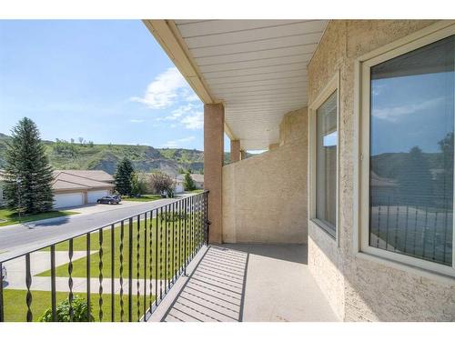 6-6 Canyon Court West, Lethbridge, AB - Outdoor With Balcony With Exterior