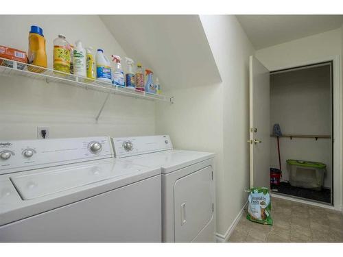 6-6 Canyon Court West, Lethbridge, AB - Indoor Photo Showing Laundry Room