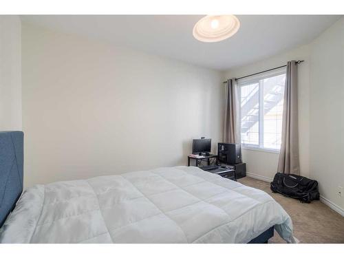 6-6 Canyon Court West, Lethbridge, AB - Indoor Photo Showing Bedroom