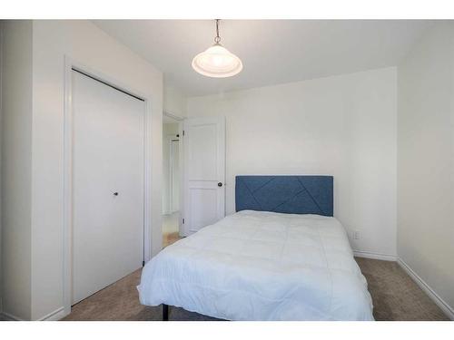 6-6 Canyon Court West, Lethbridge, AB - Indoor Photo Showing Bedroom