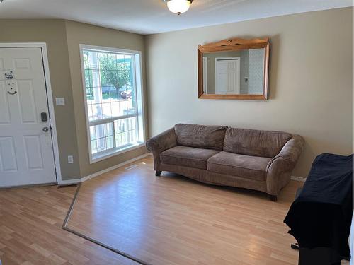 138 Peigan Court West, Lethbridge, AB - Indoor Photo Showing Living Room