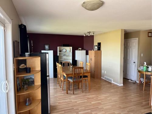 138 Peigan Court West, Lethbridge, AB - Indoor Photo Showing Dining Room