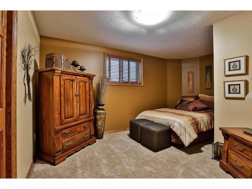 3131 Parkside Drive South, Lethbridge, AB - Indoor Photo Showing Bedroom