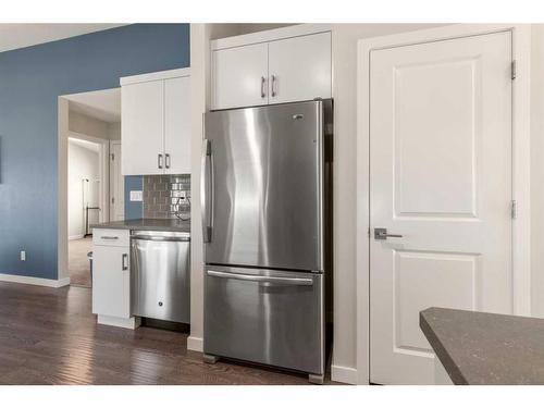 643 Moonlight Lane West, Lethbridge, AB - Indoor Photo Showing Kitchen