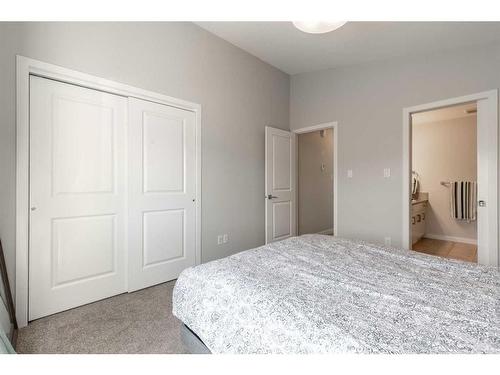 643 Moonlight Lane West, Lethbridge, AB - Indoor Photo Showing Bedroom