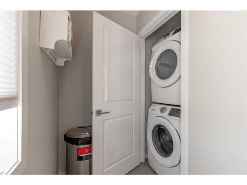 643 Moonlight Lane West, Lethbridge, AB - Indoor Photo Showing Laundry Room