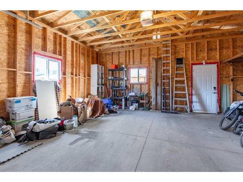 643 Moonlight Lane West, Lethbridge, AB - Indoor Photo Showing Garage