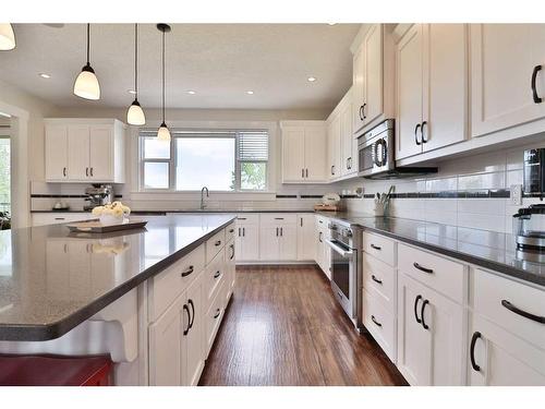 52 Cobblestone Lane, Raymond, AB - Indoor Photo Showing Kitchen With Upgraded Kitchen