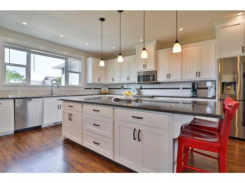 52 Cobblestone Lane, Raymond, AB - Indoor Photo Showing Kitchen With Upgraded Kitchen