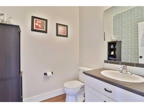 52 Cobblestone Lane, Raymond, AB - Indoor Photo Showing Bathroom