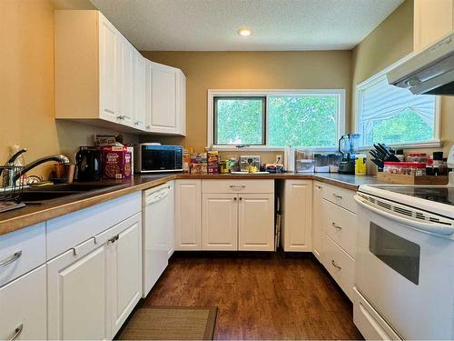 1838 7 Avenue North, Lethbridge, AB - Indoor Photo Showing Kitchen