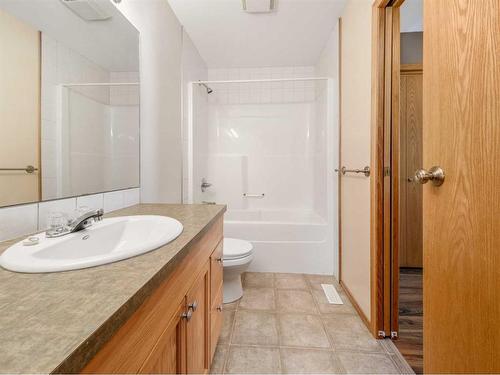 895 Kettles Street, Pincher Creek, AB - Indoor Photo Showing Bathroom
