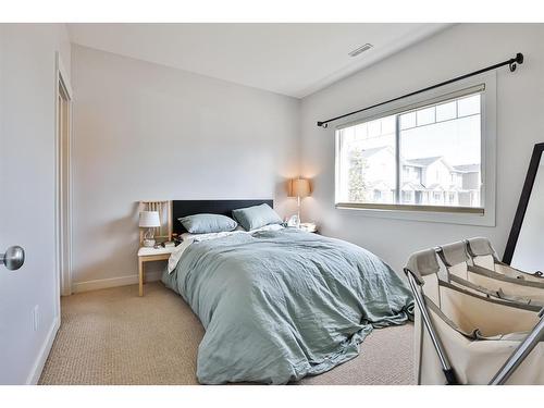 3-189 Silkstone Road West, Lethbridge, AB - Indoor Photo Showing Bedroom